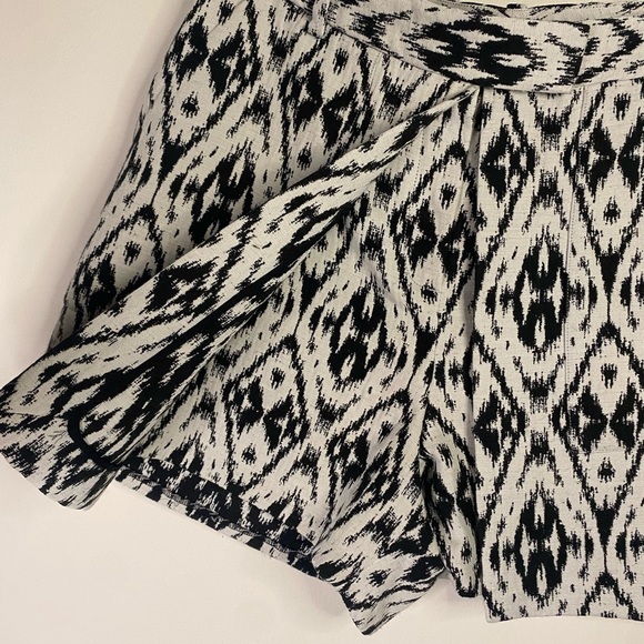 Theory Black and White Dress Shorts With Skirt Front Size 6 Preppy Classic - Picture 11 of 13